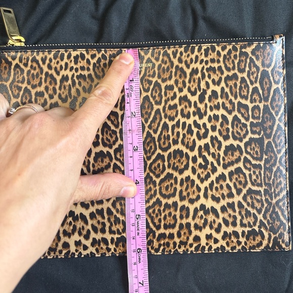 Saint Laurent Leopard Leather Pouch – Original Box + Dust Bag included. - Picture 3 of 7